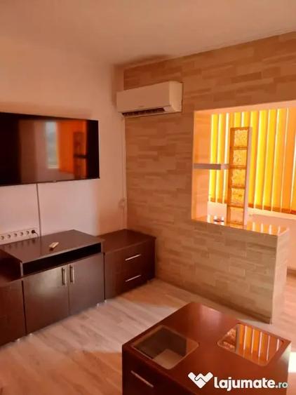 Apartament cu 4 camere decomandat în Confecții
