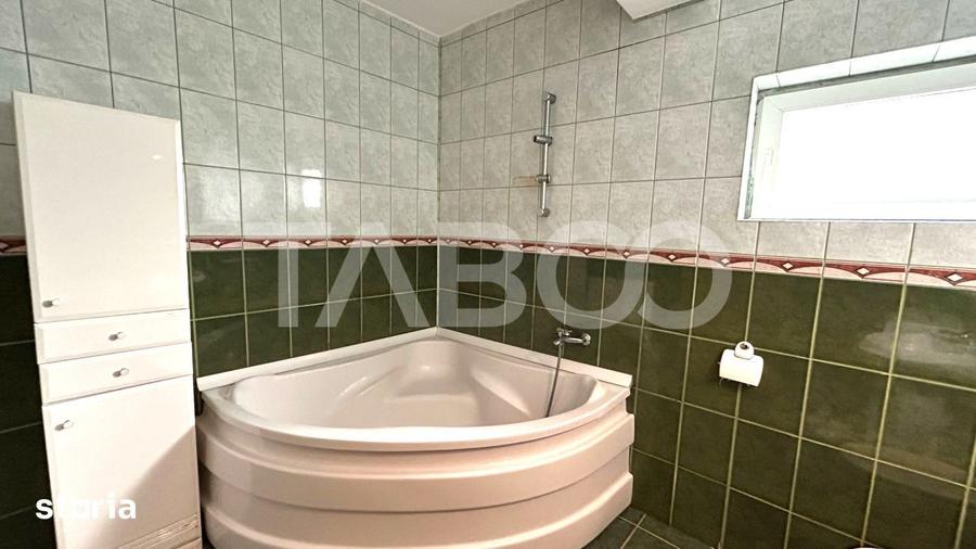 Apartament cu 4 camere semidecomandat, mobilat în Tilișca