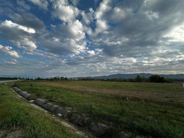 Teren Construcții intravilan de 9715 mp, în Exterior Nord