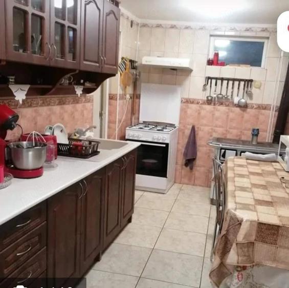 Casă cu 5 camere cu Teren 2500 Mp în Domnești