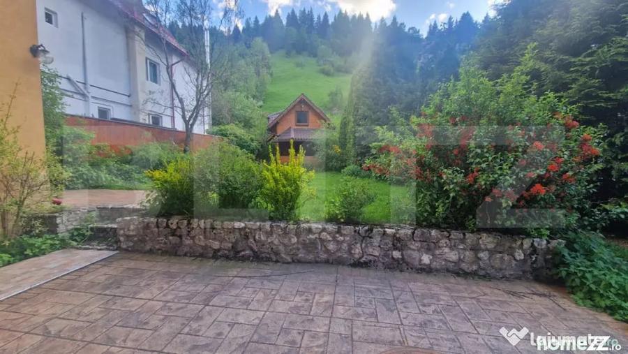 Casă cu 12 camere cu Teren 4780 Mp în Moieciu