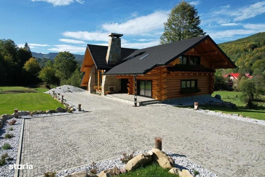 Casă cu 4 camere cu Teren 5500 Mp în Sucevița