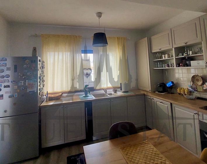 Duplex cu 4 camere cu Canalizare în Sânpetru
