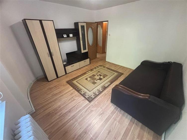 Garsonieră decomandată în Tudor