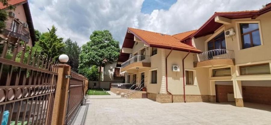 Casă cu 4 camere cu Teren 1000 Mp în Băneasa