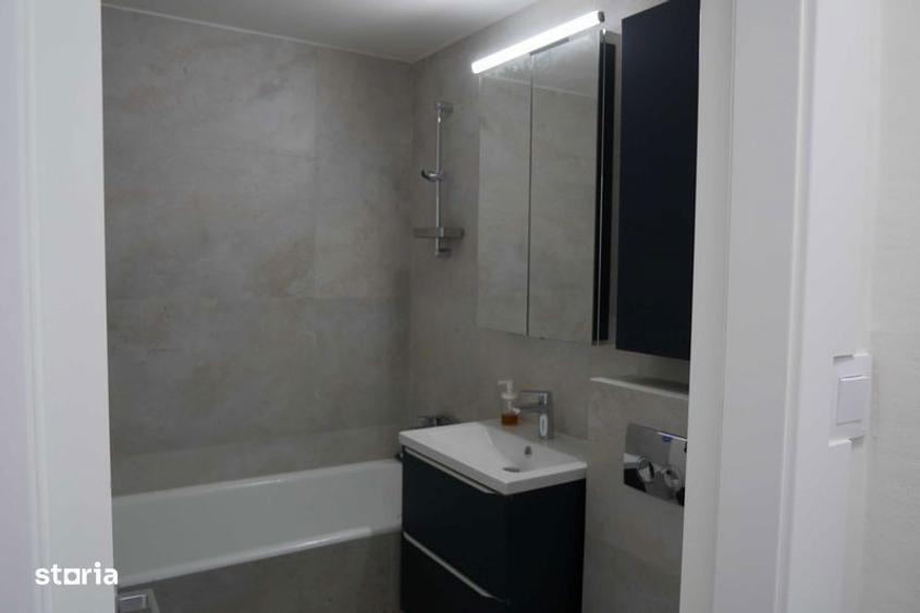 Apartament cu 4 camere, mobilat în Victoriei