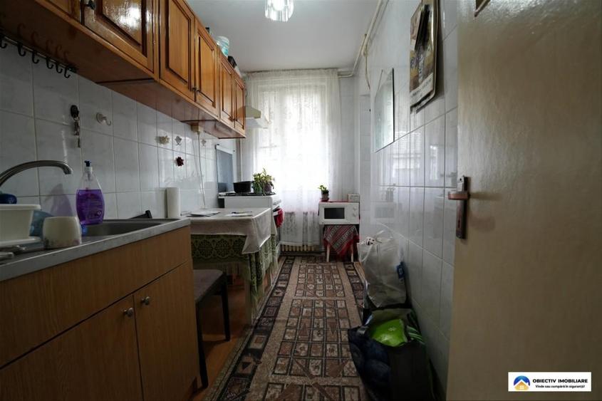 Apartament cu 3 camere semidecomandat în Dărmănești
