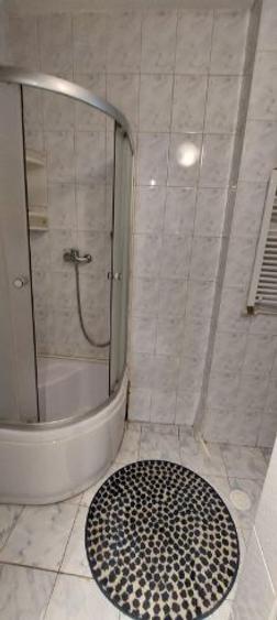 Apartament cu 3 camere semidecomandat în Tineretului