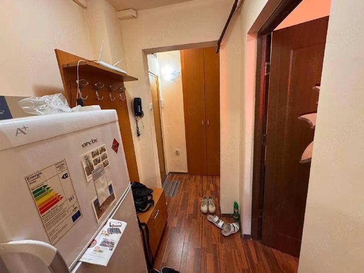 Garsonieră decomandată în Gorjului
