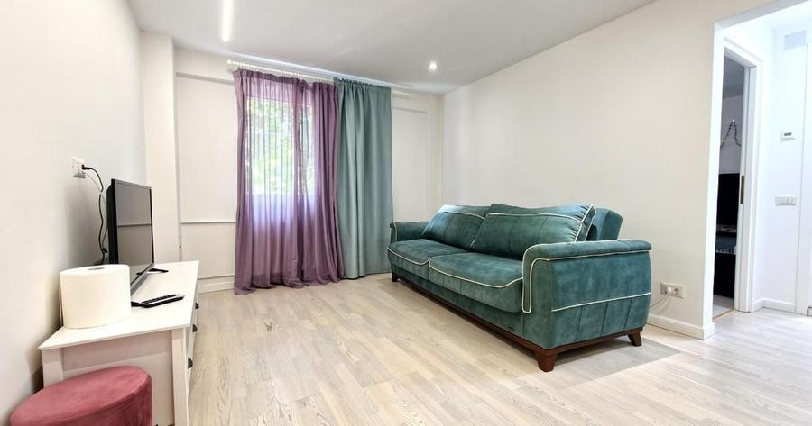 Apartament cu 2 camere decomandat, mobilat în Victoriei