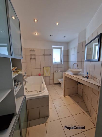 Apartament cu 3 camere decomandat, mobilat în Lahovari