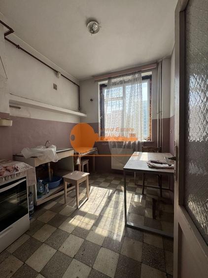 Apartament cu 3 camere semidecomandat în Politehnica