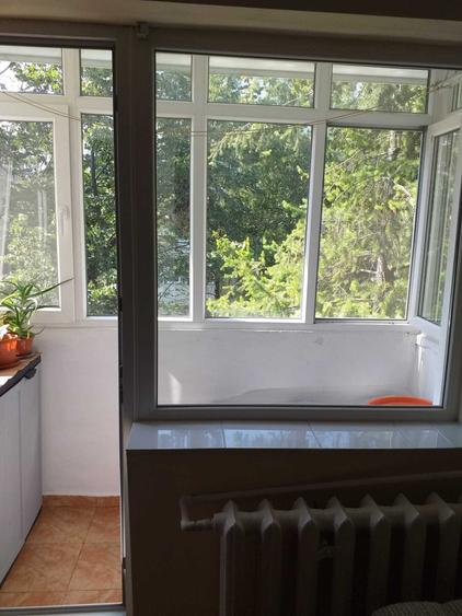 Apartament cu 3 camere semidecomandat în Crâng