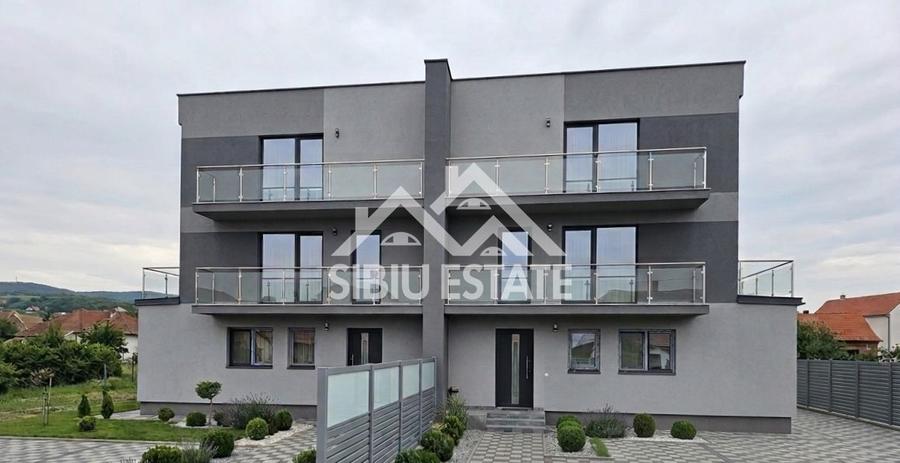 Duplex cu 4 camere cu Canalizare în Exterior Nord