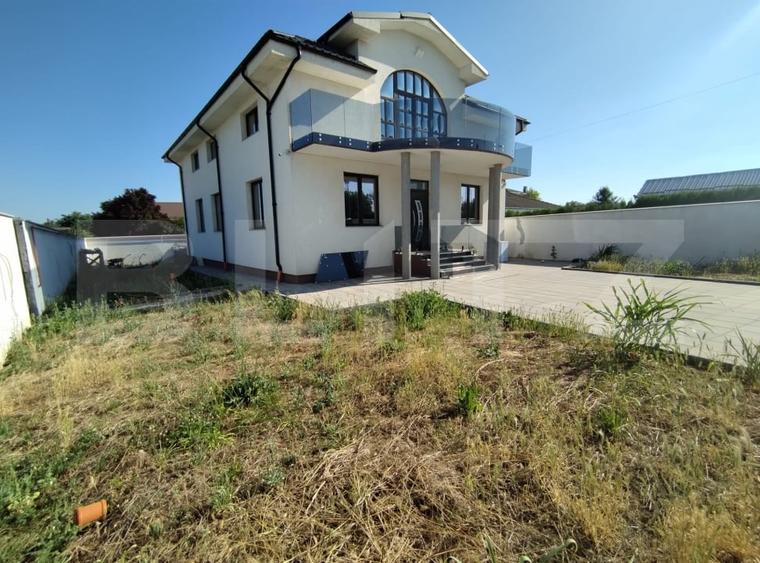 Casă individuală cu 7 camere cu Canalizare în Nord