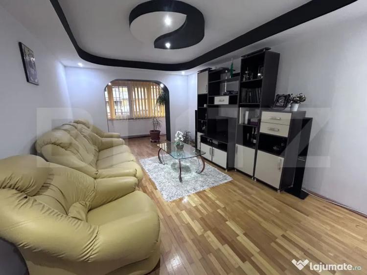 Apartament cu 3 camere semidecomandat în 9 Mai