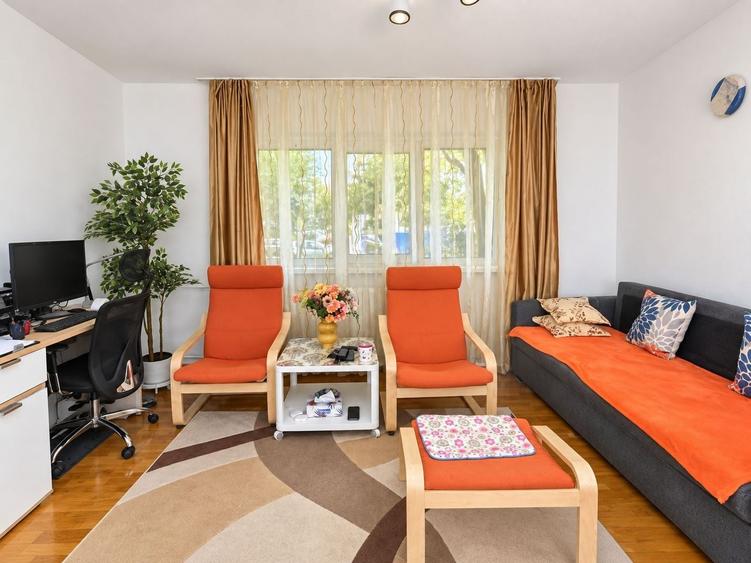 Apartament cu 2 camere semidecomandat, mobilat în Lipovei