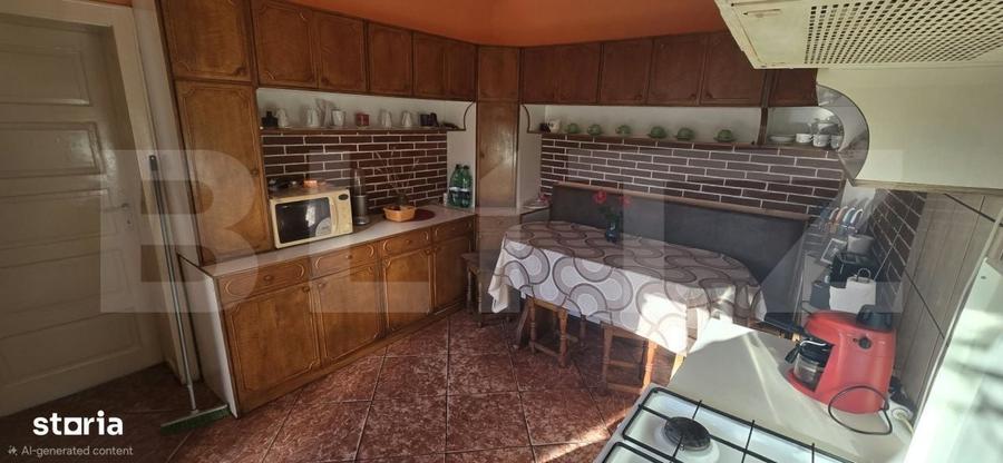 Casă cu 4 camere în Central