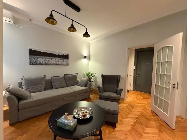 Apartament cu 2 camere semidecomandat, mobilat în Calea Victoriei