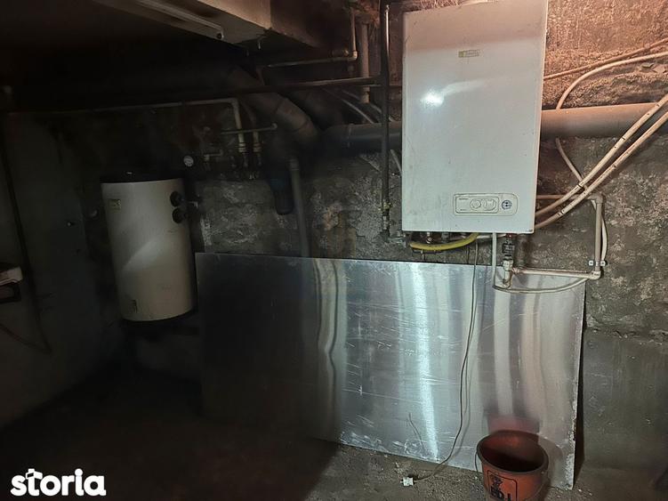 Casă cu 10 camere cu Canalizare în Crângași