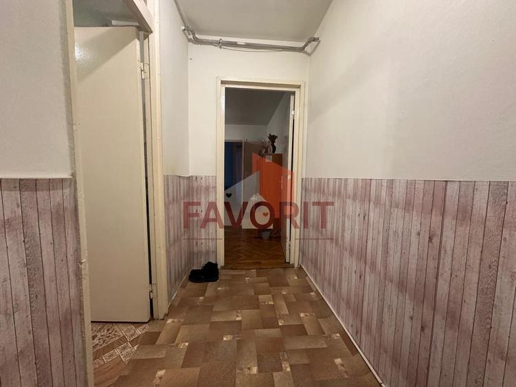 Apartament cu 3 camere decomandat, mobilat în Girocului