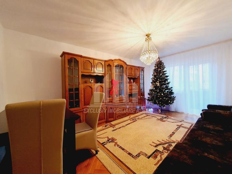 Apartament cu 5 camere decomandat în Cetate