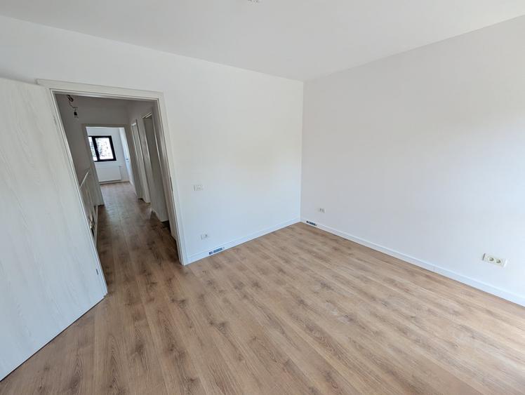 Casă individuală cu 4 camere cu Teren 100 Mp în Tunari