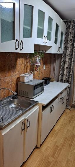 Apartament cu 3 camere semidecomandat în Govândari