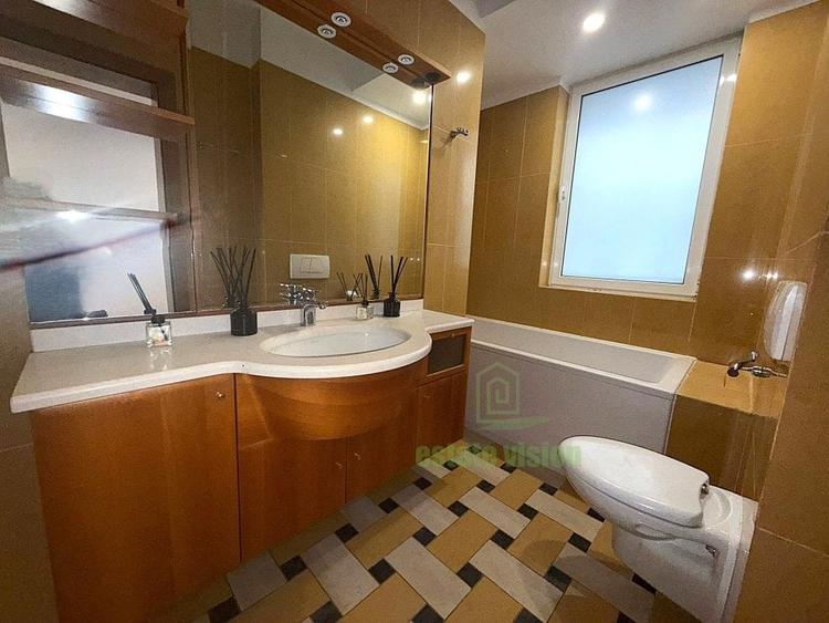 Apartament cu 5 camere semidecomandat în Primăverii