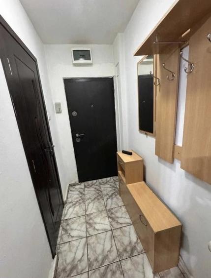 Apartament cu 2 camere semidecomandat în P-ța Doina