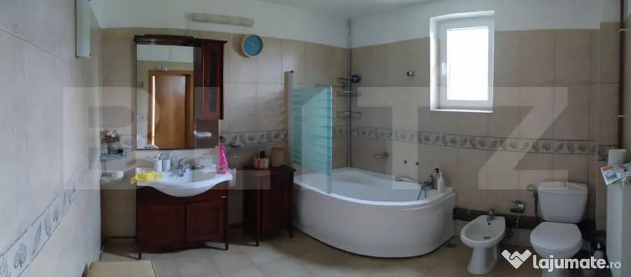 Casă cu 4 camere cu Teren 1500 Mp în Malu Mare