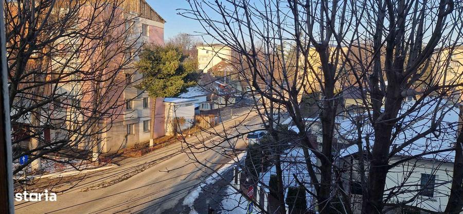 Apartament cu 2 camere decomandat, mobilat în Central