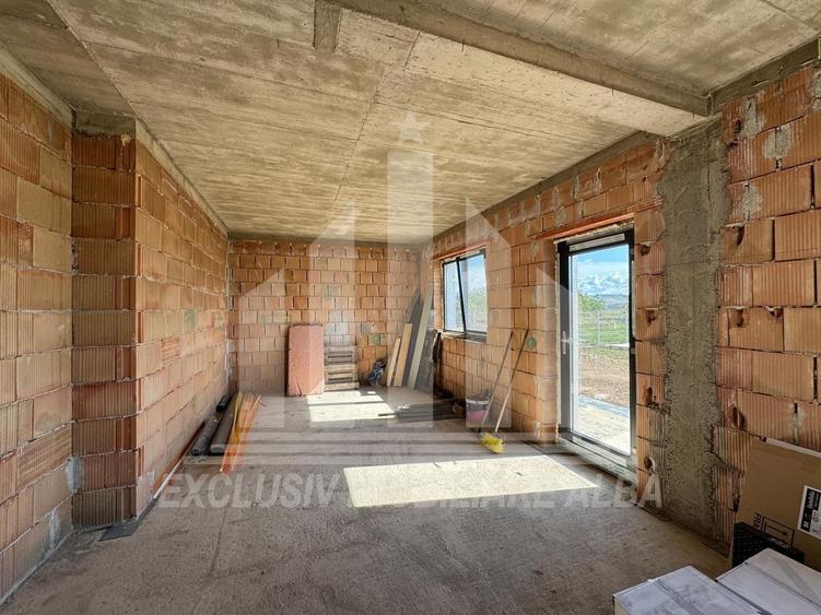 Casă individuală cu 4 camere cu Canalizare în Cetate