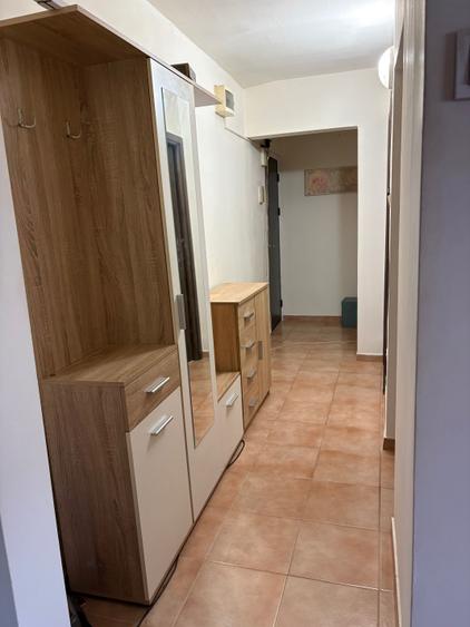 Apartament cu 3 camere semidecomandat în Micălaca