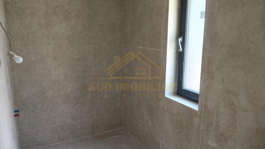 Casă individuală cu 5 camere cu Canalizare în Central