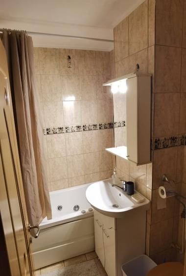 Apartament cu 2 camere decomandat, mobilat în Central