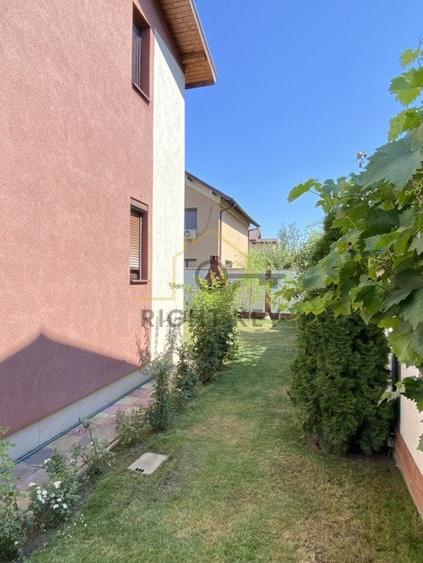 Duplex cu 3 camere cu Canalizare în Domnești