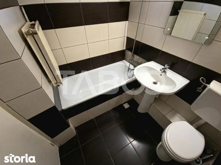 Apartament cu 3 camere decomandat, mobilat în Ștrand