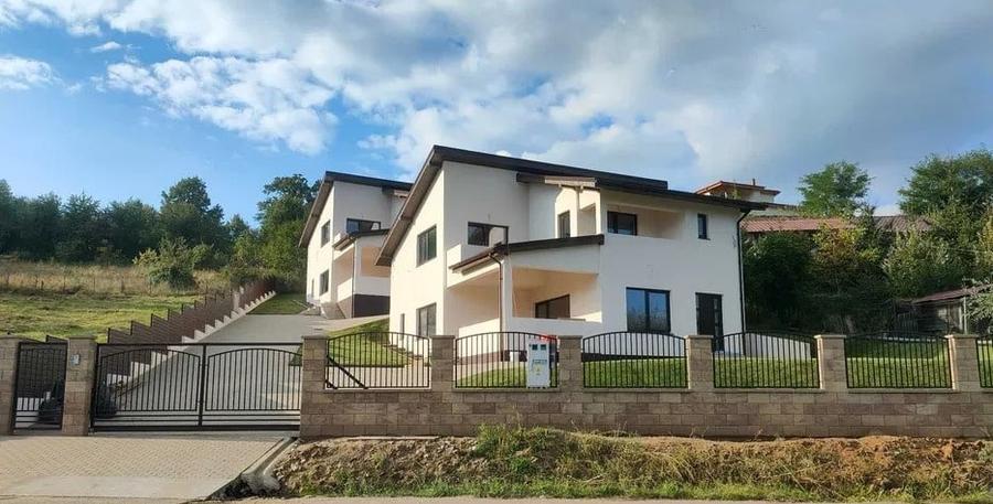 Casă individuală cu 4 camere cu Canalizare în Stolna