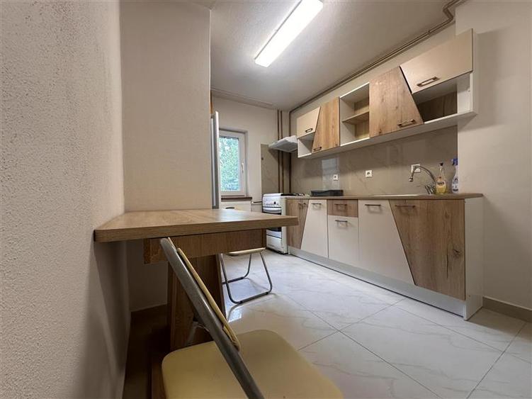 Apartament cu 2 camere semidecomandat, mobilat în Soarelui