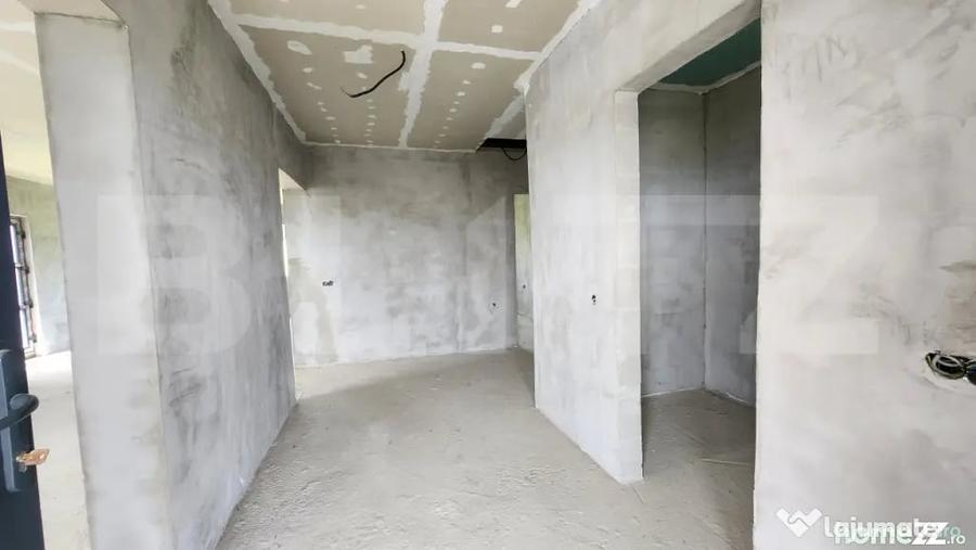 Casă cu 4 camere cu Teren 500 Mp în Nazna