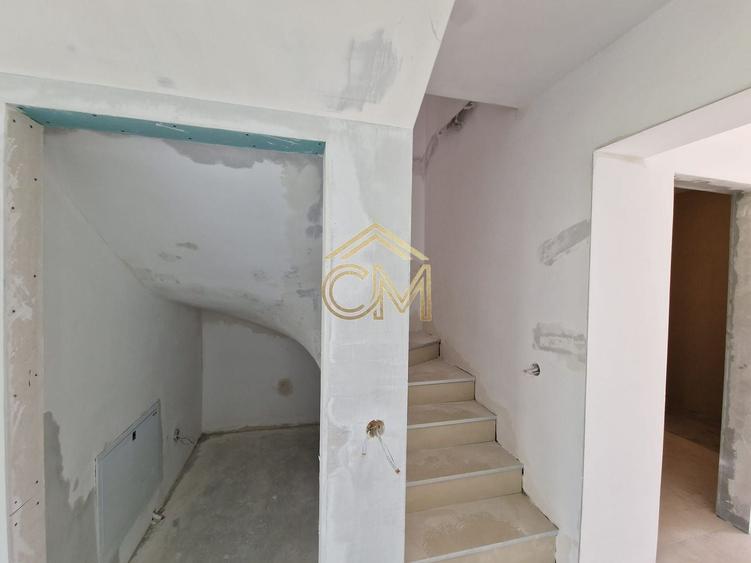 Duplex cu 4 camere cu Canalizare în Rășinari