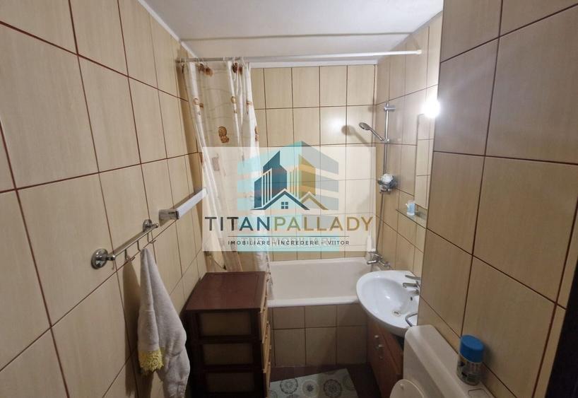 Apartament cu 2 camere decomandat în Titan