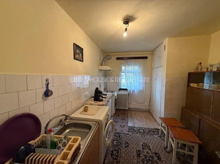 Apartament cu 3 camere decomandat în Piața Centrală