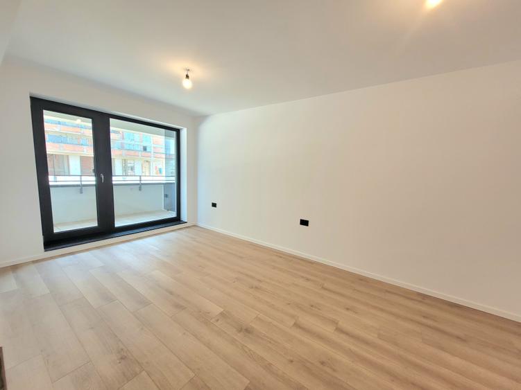 Apartament cu 2 camere nedecomandat în Tractorul
