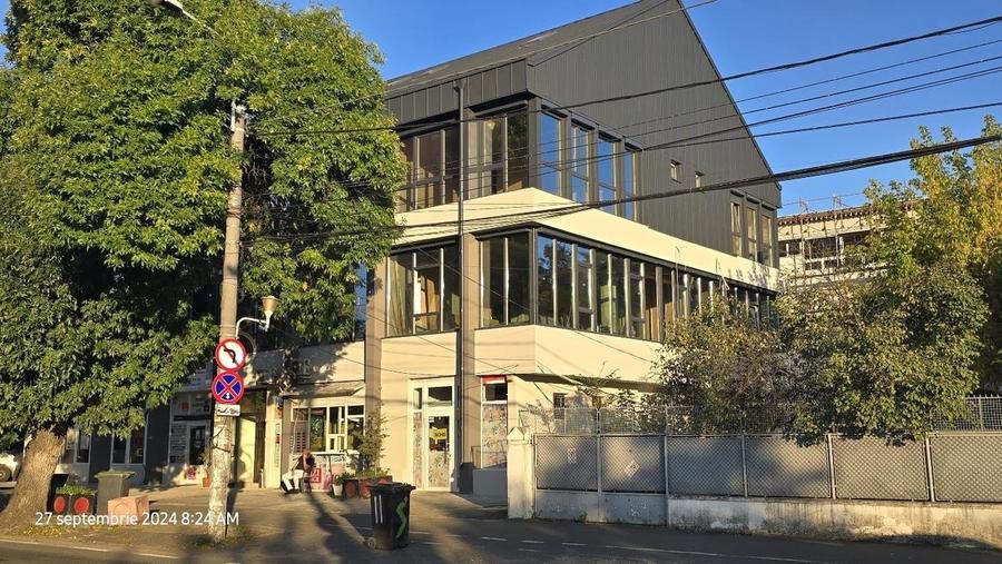 Apartament cu 3 camere semidecomandat în Complex Studențesc