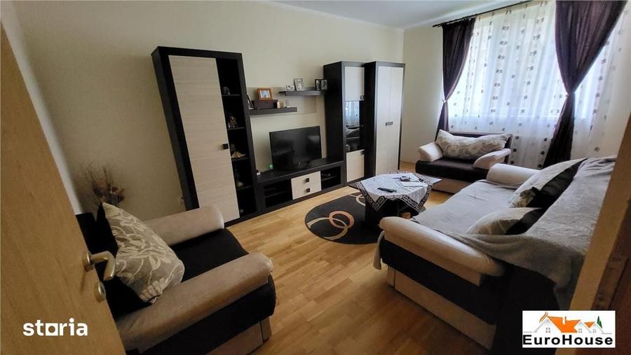 Apartament cu 3 camere în Cetate