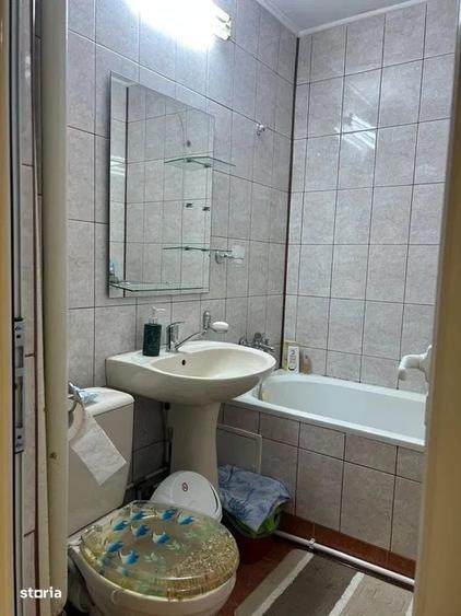 Apartament cu 3 camere semidecomandat în Alexandru cel Bun