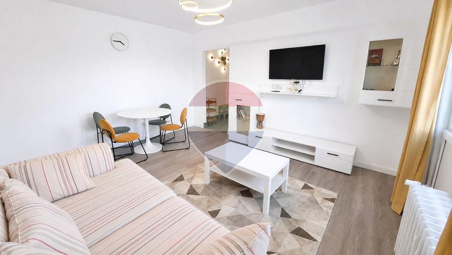 Apartament cu 3 camere semidecomandat, mobilat în Ștefan cel Mare