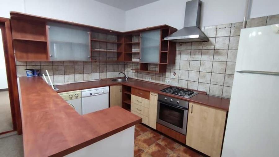 Apartament cu 3 camere semidecomandat în Foișorul de Foc